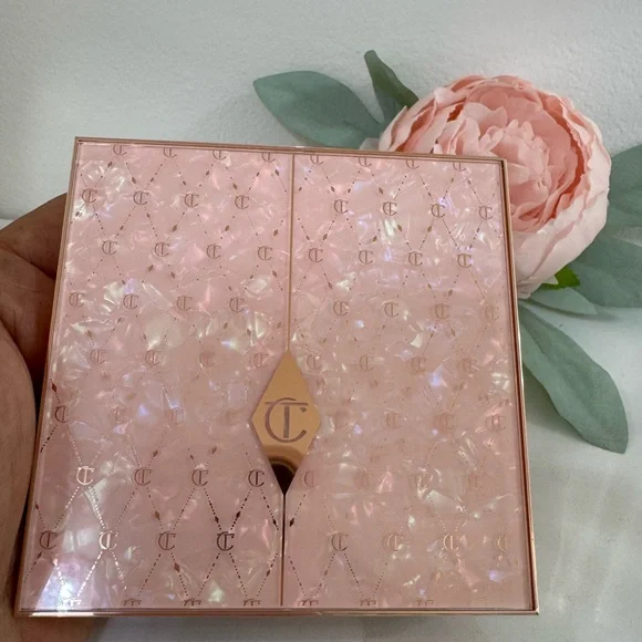 Charlotte Tilbury Pillow Talk Beautifying Face Palette Pillow Talk Fair-Medium - Picture 3 of 7